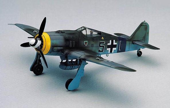 Academy Aircraft 1/72 Fw190A6/8 Butcher Fighter Kit – Model